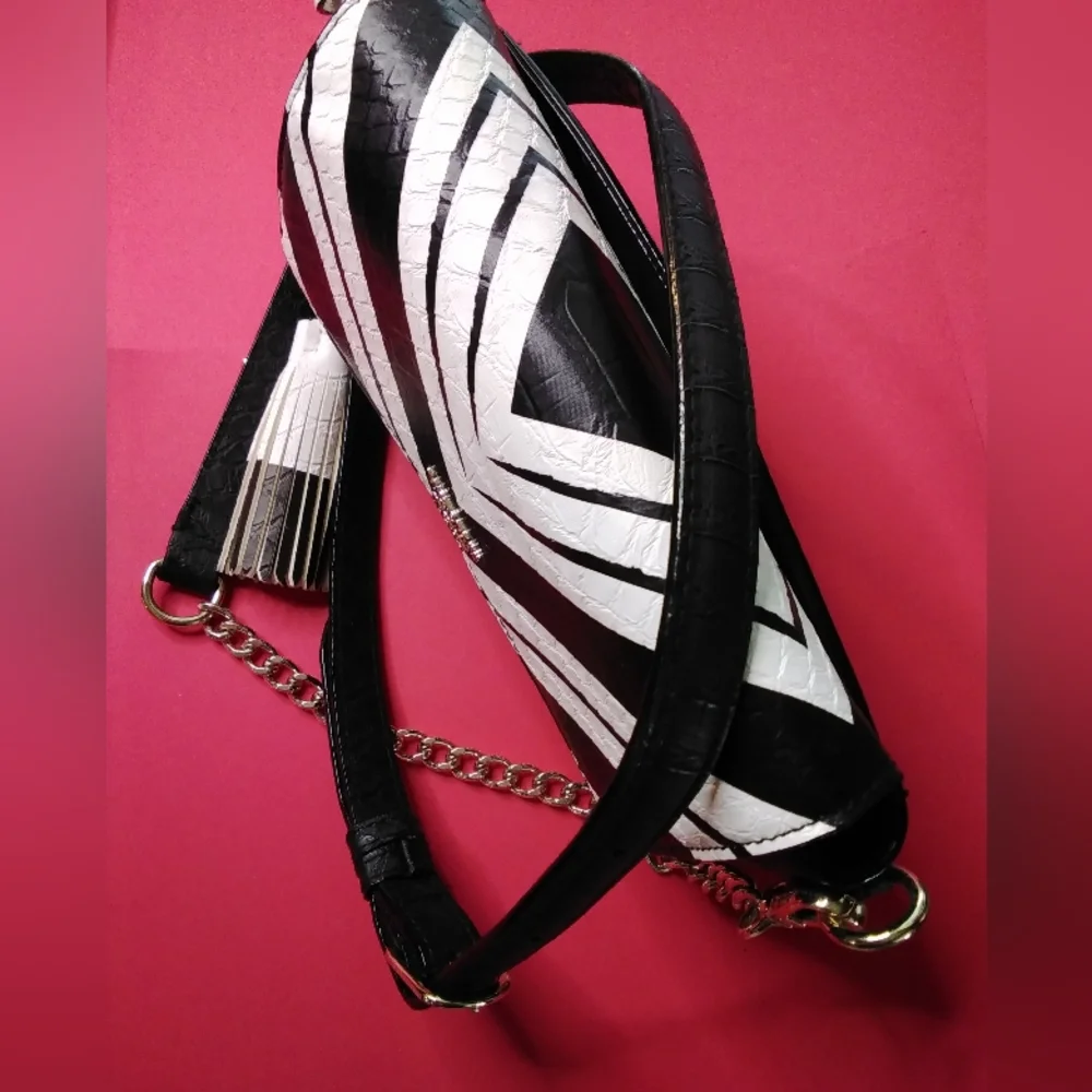 Victoria's Secret crossbody / clutch - Picture 5 of 9